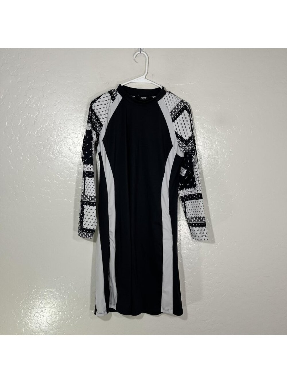 PXG Golf Dress Womens Medium Black White Geometric Long Sleeve Zip WF22ATD2-41